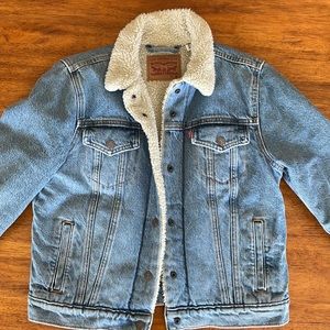 Women’s Levi’s shearling-lined jean jacket size M